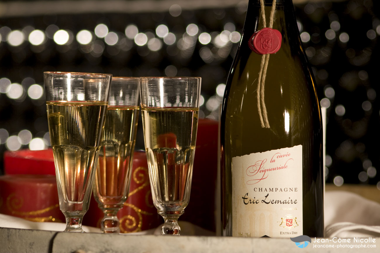 Photographies publicitaires des produits du Champagne Lemaire dans le cadre de la réalisation d'une carte de voeux-calendrier pour la fin d'année.