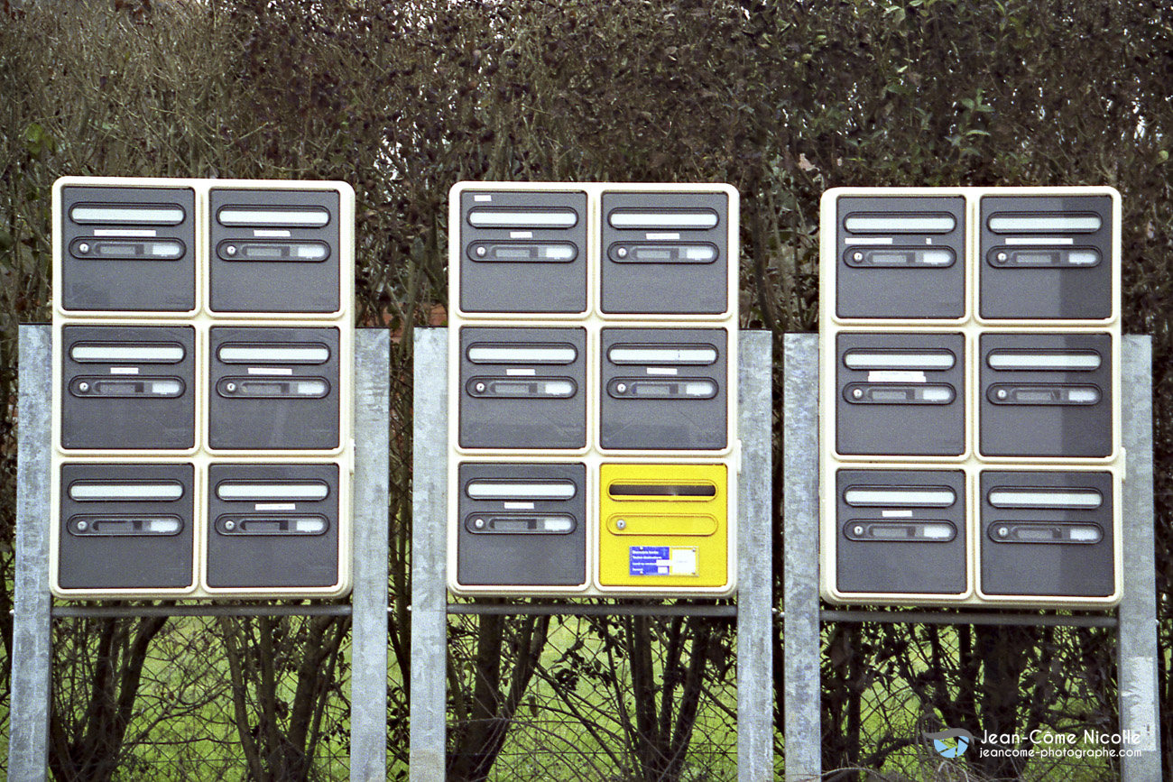 Reportage corporate et portraits en action pour la poste, distribution de courrier